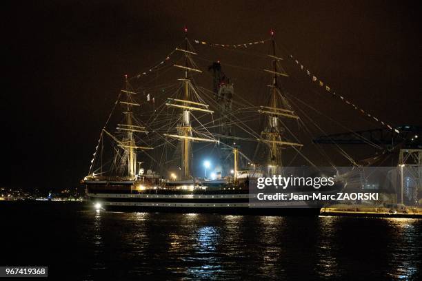 Les Voiles de Legende 2013, avec sur cette image le prestigieux trois-mats carre battant pavillon italien, l'Amerigo Vespucci , fleuron de la flotte...