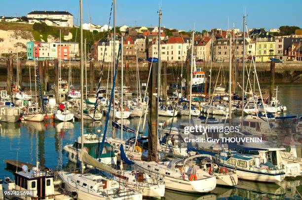 Bateaux de plaisance, marina, port de Dieppe, Haute-Normandie, France.