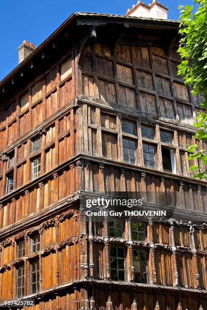 Maison en bois de la Renaissance, place du Marché aux Herbes, Macon.