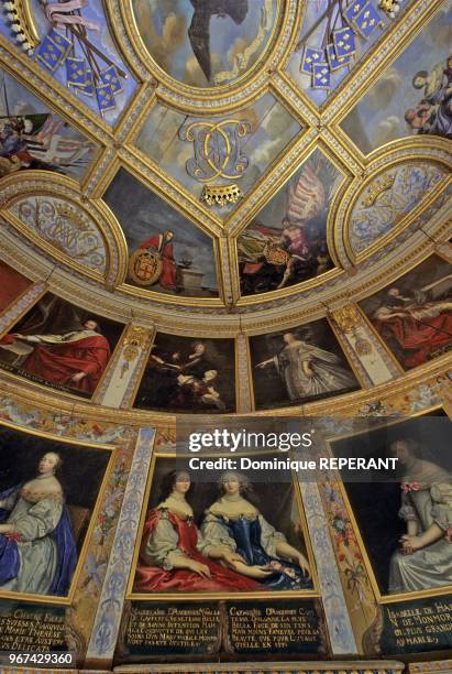 Le chateau de Bussy-Rabutin, vue interieure, le petit cabinet de la tour doree, Bussy-le-Grand, Cote-d'Or, France, Europe. Le petit cabinet de la...