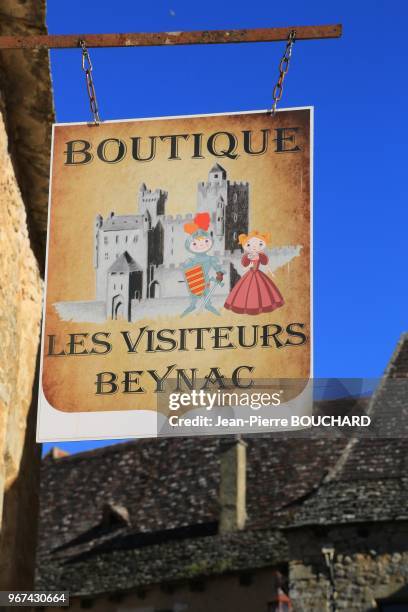 Enseigne de boutique à Beynac en Périgord Noir, 30 octobre 2016, Dordogne, France.