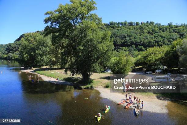 Camping municipal de Cénac avec sa plage au bord de la Dordogne, Périgord Noir, Nouvelle Aquitaine, 20 août 2017, France.