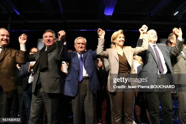 Dominique Bussereau, François Bayrou, Jean-Pierre Raffarin, Virginie Calmels et Alain Juppé lors d'un meeting en soutien à la liste Union de la...