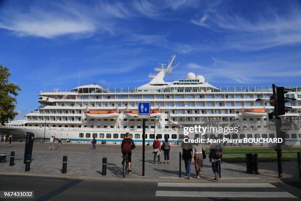 Bateau de croisiere Artania sur la Garonne le 30 septembre 2015 a? Bordeaux en Gironde, France.