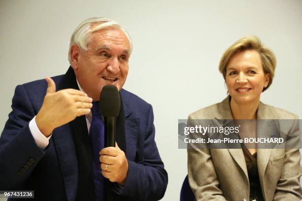 Jean-Pierre Raffarin et Virginie Calmels lors d'un meeting en soutien à la liste Union de la droite pour les élections régionales 2015 de la région...