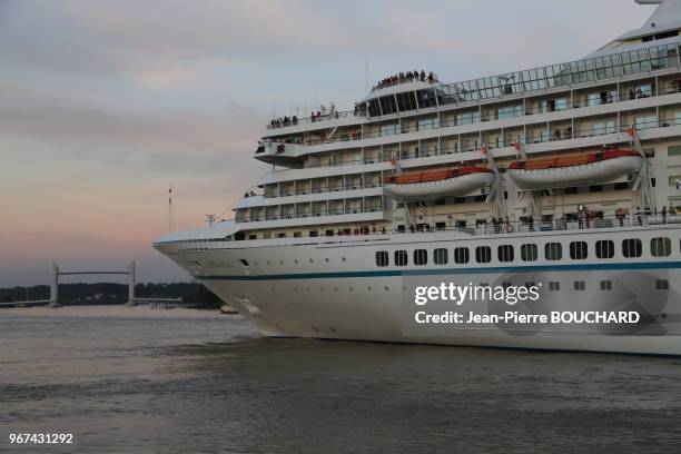 Bateau de croisiere Artania sur la Garonne le 30 septembre 2015 a? Bordeaux en Gironde, France.