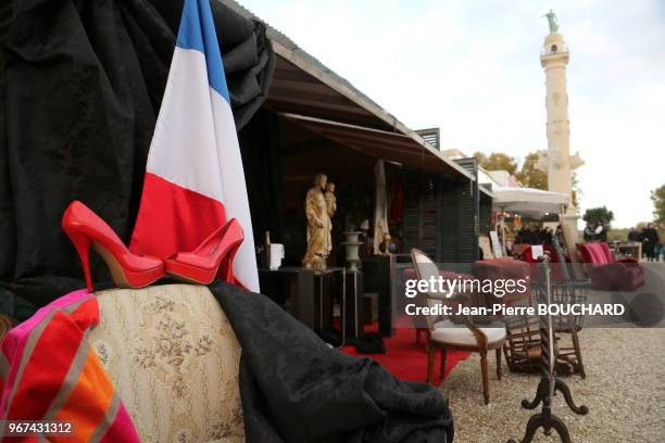 Drapeau français lors d'une brocante, le 28 novembre 2015, Bordeaux, France.