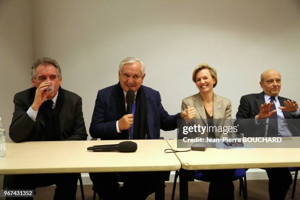 François Bayrou, Jean-Pierre Raffarin, Virginie Calmels et Alain Juppé lors d'un meeting en soutien à la liste Union de la droite pour les élections...
