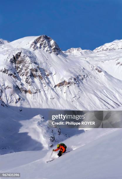 Hors piste de Cugnai au dessus de Val d'Isere, Savoie, France, MR.