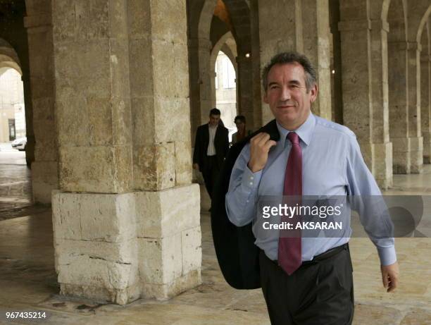 François Bayrou participe à une rencontre du collectif " Sauvons La Recherche" à Fleurance du Gers où les candidats à l'élection présidentielle sont...