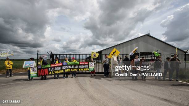 Manifestation contre la ferme des 100 vaches le 28 mai 2015, Ducrat, Somme, France.