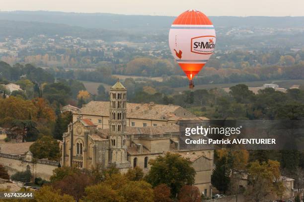 Vol de mongolfière le 24 octobre 2015 au dessus de la ville d'Uzes, France. Cette rencontre amicale vise à utiliser le ballon comme vecteur de...