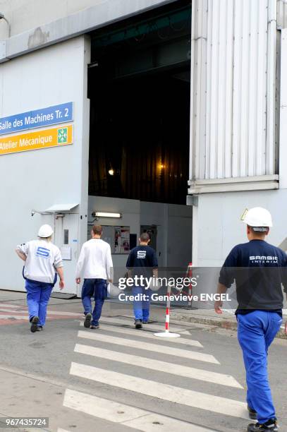 Electromécaniciens de la société d'intérim Samsic, 24 mai 2011, centrale nucléaire de Fessenheim, Haut-Rhin, Alsace, France.