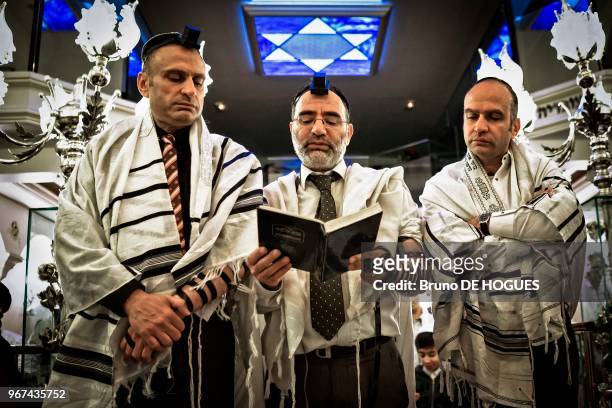 Cérémonie célébrant le passage 'La Bar Mitsvah' le 18 septembre 2008 à la synagogue de Vincennes, France..