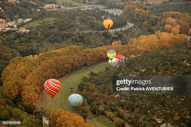 Vol de mongolfières le 24 octobre 2015 au dessus de la ville d'Uzes, France. Cette rencontre amicale vise à utiliser le ballon comme vecteur de...