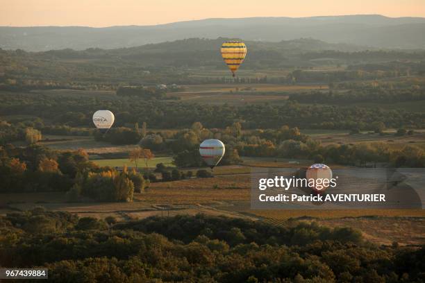 Vol de mongolfières le 24 octobre 2015 au dessus de la ville d'Uzes, France. Cette rencontre amicale vise à utiliser le ballon comme vecteur de...