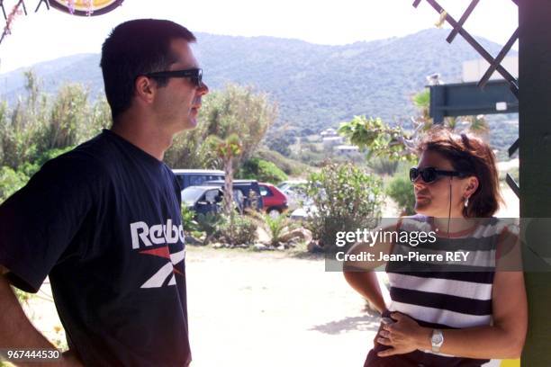 STEPHANE COLONA ET SA SOEUR CHRISTINE A LA PAILLOTE DE LA PLAGE DU "PERU" A CARGESE .