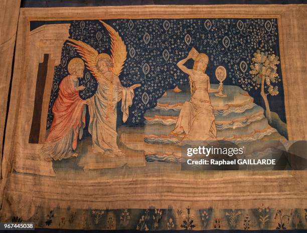 Détail, tentures de l'Apocalypse d'Angers commandée par Nicolas Bataille d'après les cartons de Hennequin de Bruges , 6 mètres sur 140 mètres,...