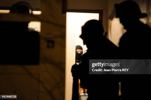 La police lors d'une opération de Police dans une cité à Villiers-Le-Bel le 18 février 2008, France.