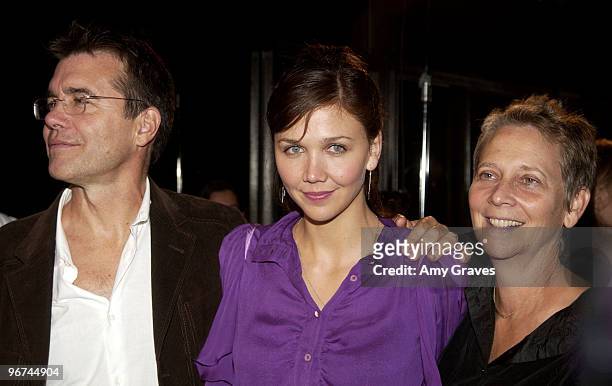 Maggie Gyllenhaal with father Stephen Gyllenhaal and mother Naomi Foner