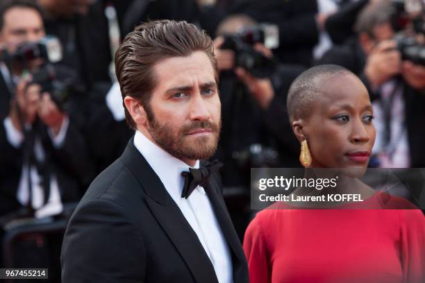 Rokia Traoré et Jake Gyllenhaal lors de la montée des marches pour la première du film 'La tête haute' durant le 68eme Festival du Film au Palais des...