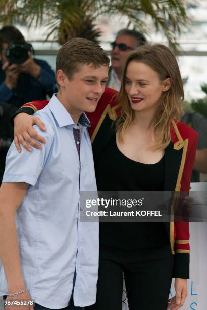 Sara Forestier et Rod Paradot lors du photocall du film ?La tête haute ' pendant le 68eme Festival du Film Annuel au Palais des Festivals le 13 mai...