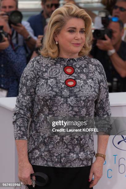 Catherine Deneuve lors du photocall du film ?La tête haute ' pendant le 68eme Festival du Film Annuel au Palais des Festivals le 13 mai 2015, Cannes,...