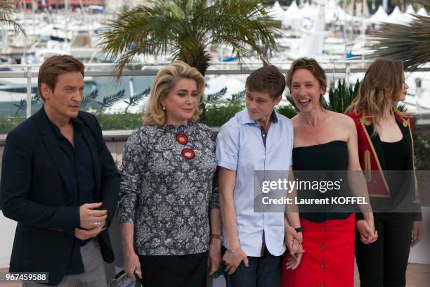 Emmanuelle Bercot, Sara Forestier, Rod Paradot, Catherine Deneuve et Benoît Magimel lors du photocall du film ?La tête haute ' pendant le 68eme...