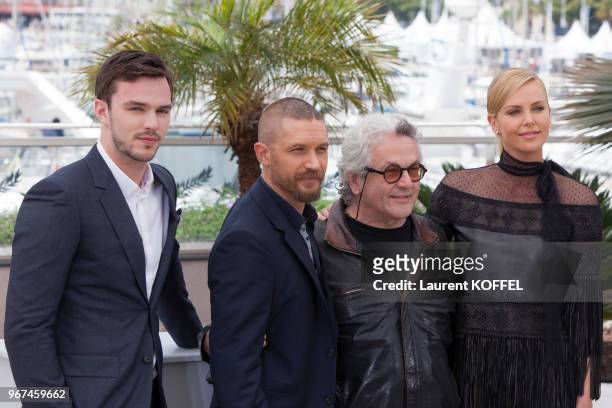 George Miller, Charlize Theron, Tom Hardy et Nicholas Hoult lors du photocall du film ?Mad Max: Fury Road? pendant le 68eme Festival du Film Annuel...