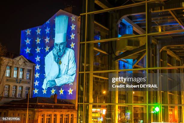 En 2015 et pour la 50 ème année consécutive, le cuisinier du siècle a été couronné de 3 étoiles au guide Michelin, l?excellence du chef lyonnais...