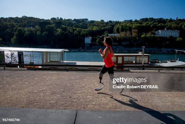 Joggeuse dans le quartier dela Confluence, 27 septembre 2016, Lyon, France.