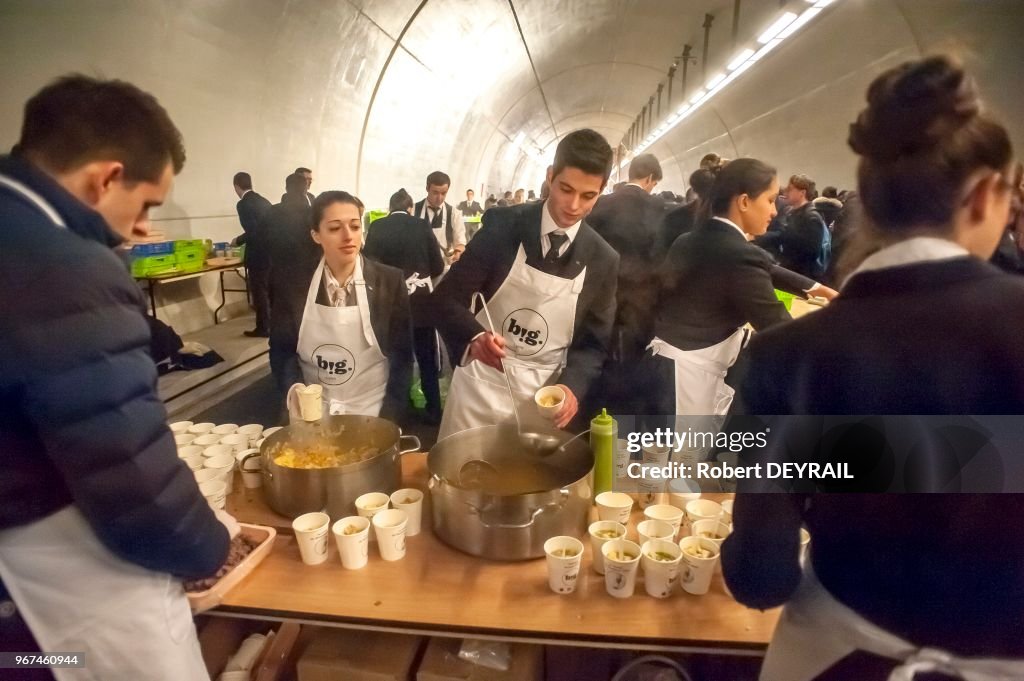 Distribution de soupe Paul Bocuse