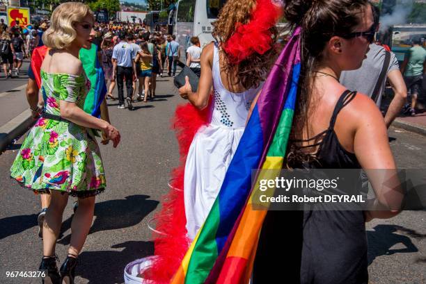 Travestis participant à la 22ème édition de la Gaypride qui a rassemblé 15 000 personnes dans les rues de Lyon le 17 juin 2017, France.