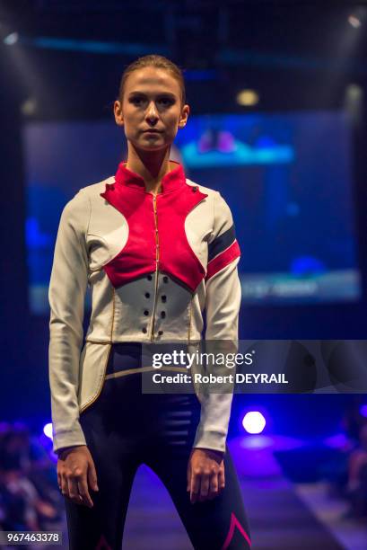 Mannequin lors d'un défilé du projet 'Epopée des uniformes français' mis en place par le gouverneur militaire de Lyon le colonel Pierre Chevancy afin...