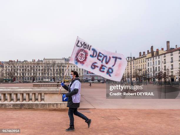 Une centaine d'étudiants en ondontologie a défilé dans le centre ville pour une meilleure politique de soins dentaires le 25 Janvier 2017, Lyon,...