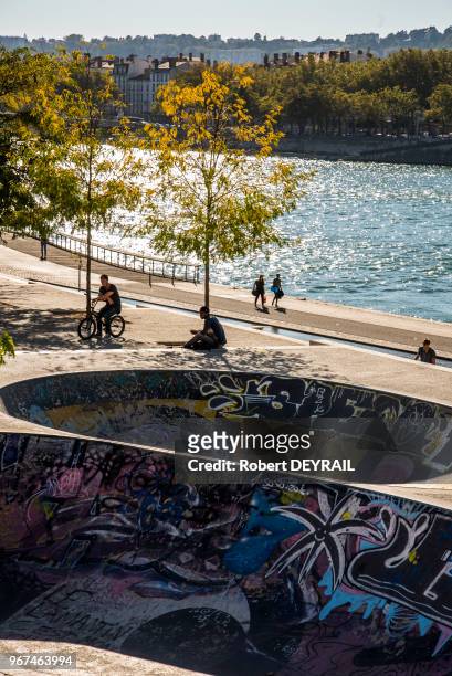Vélo sur les pratices des quais du Rhône, 29 septembre 2016, à Lyon, France.