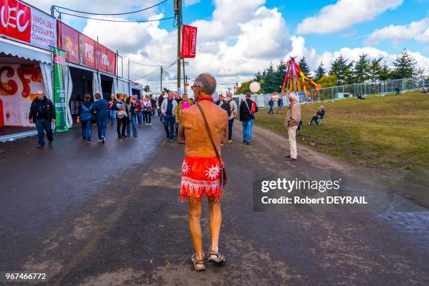 Nudiste à La Fête de L'Humanité le 17 septembre 2017 à La Courneuve, France.