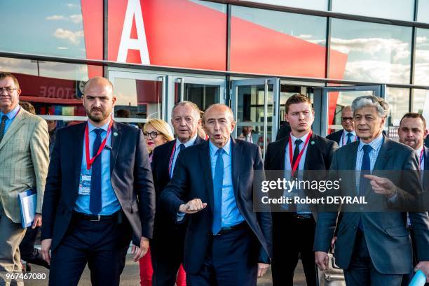 Gérard Collomb, Ministre de l'Intérieur aux cotés de Jean Michel Aulas PDG de OL Group et de Henri-Michel Comet, Préfet de police avant un match de...