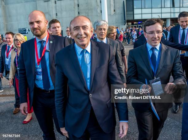 Gérard Collomb, Ministre de l'Intérieur aux cotés de Henri-Michel Comet, Préfet de police avant un match de football au stade des Lumières le 20 mai...