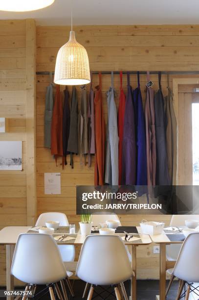 Salle du petit dejeuner avec des chaise design Eames. Milk Hotel, station de ski Les Carroz d' Araches, domaine skiable Grand Domaine. Haute-Savoie,...