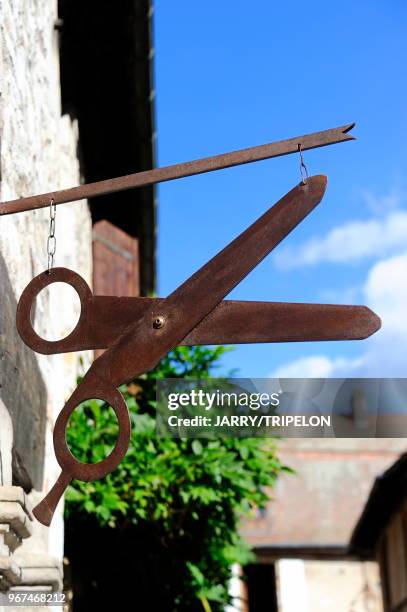 Enseigne de coiffeur, Bretenoux, Lot, France.