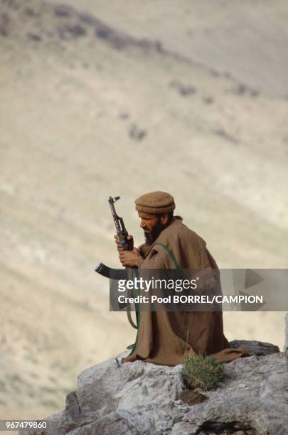 Moudjahid dans la province de Wardak pendant la guerre civile, le 13 juin 1984, Afghanistan.