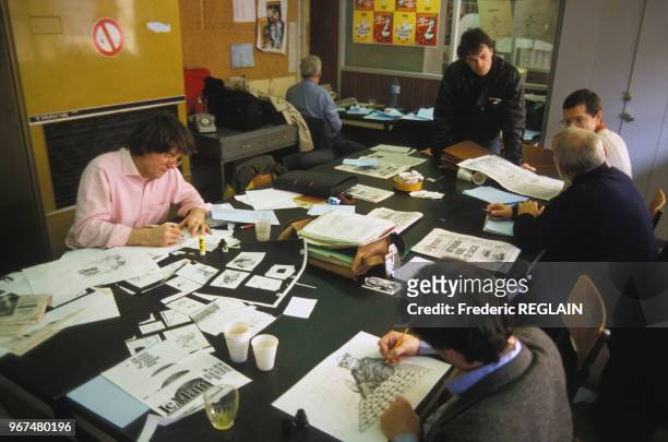 Le dessinateur Cabu et l'équipe de rédaction du journal 'Le Canard enchainé', 19 janvier 1988 à Paris, France.