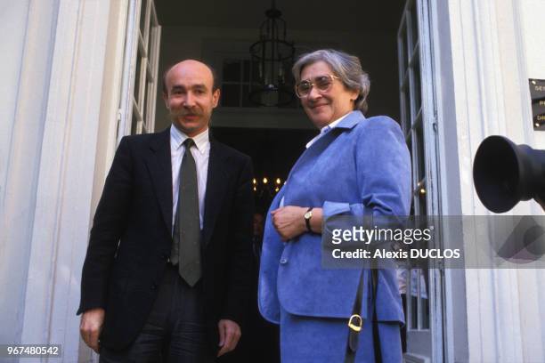 Claude Malhuret et Elena Bonner à Matignon le 26 mai 1986, Paris, France.
