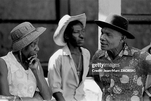 Scène quotidienne sur le marché de Victoria, sur l'île de Mahé, principale île de l'archipel des Seychelles dans l'océan Indien, le 24 août 1976.