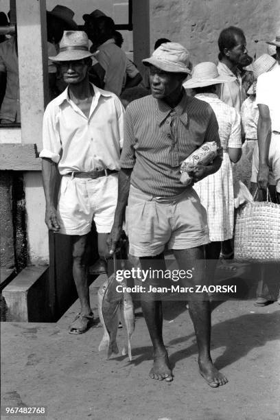 Scène de vie quotidienne sur le marché de Victoria, sur l'île de Mahé, principale île de l'archipel des Seychelles dans l'océan Indien, le 24 août...