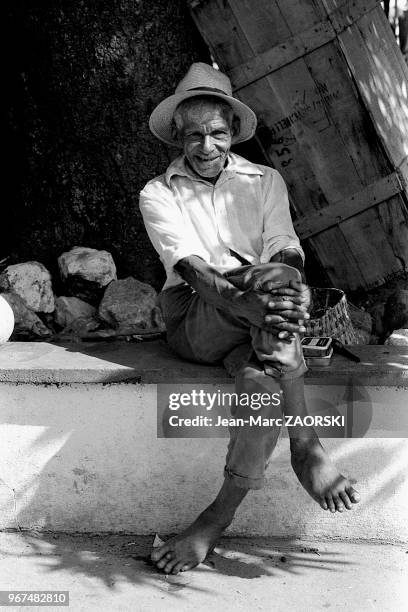 Scène de vie quotidienne sur le marché de Victoria, sur l'île de Mahé, principale île de l'archipel des Seychelles dans l'océan Indien, le 24 août...