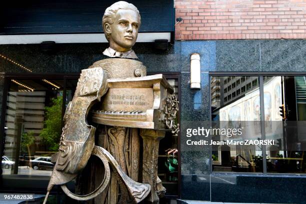 « Le Concerto du Québec », sculpture en hommage au compositeur et pianiste canadien André Mathieu inspiré de son ?uvre portant le même titre, rue...