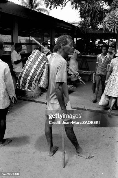 Scène de vie quotidienne sur le marché de Victoria, sur l'île de Mahé, principale île de l'archipel des Seychelles dans l'océan Indien, le 24 août...