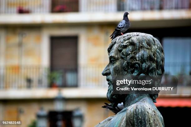 Statue de bronze de la plaza de la Virgen , vieille ville, 14 juillet 2016, Valence, Espagne.